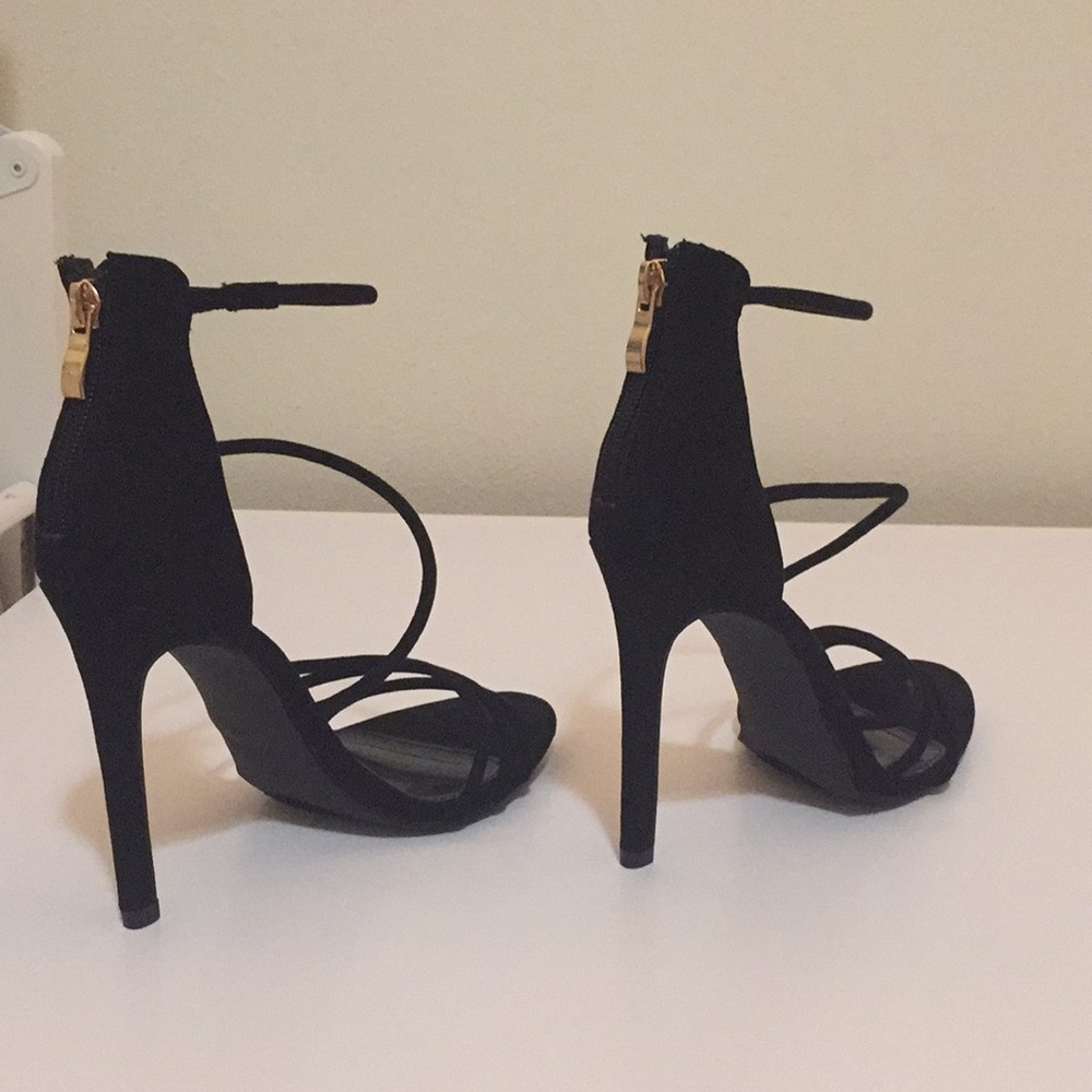 Heels - Picture 4 of 4